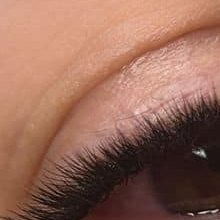 Occhio truccato con extension effetto eyeliner