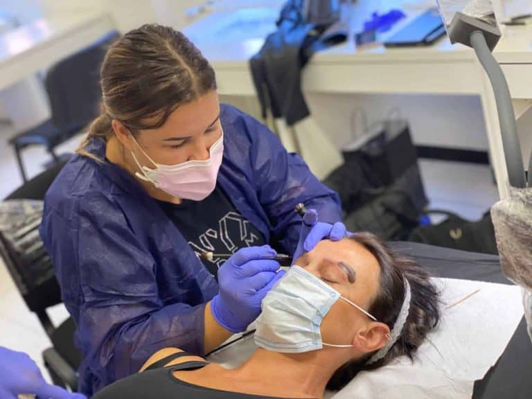 corso microblading in aula