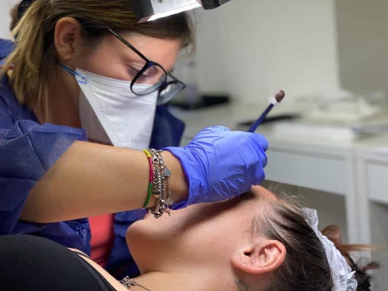 pratica su modella corso microblading