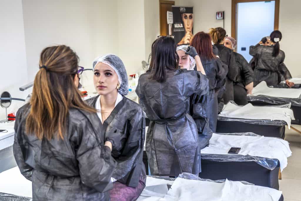 Studentesse durante il corso di dermopigmentazione
