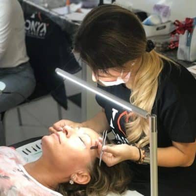 Esercitazione in aula corso extension ciglia