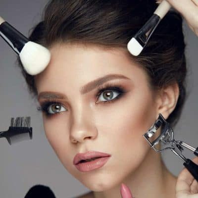 Modella allungamento ciglia