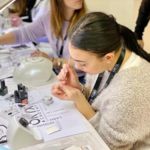 Pratica corso ricostruzione unghie