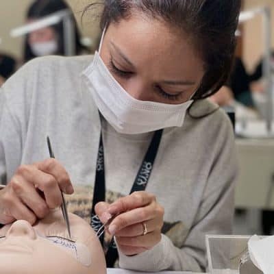 Esercitazione corso allungamento ciglia