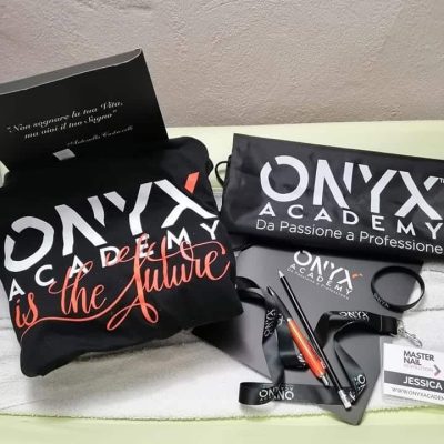 Kit completo con maglietta Master Nail revolution