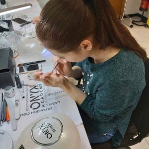 Pratica studente corso ricostruzione unghie